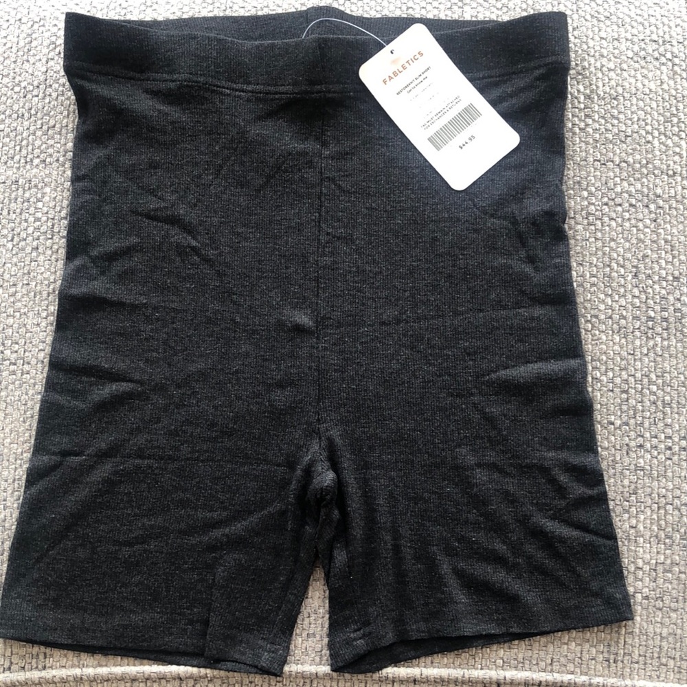 NWT Fabletics restoreknit slim short. XL
